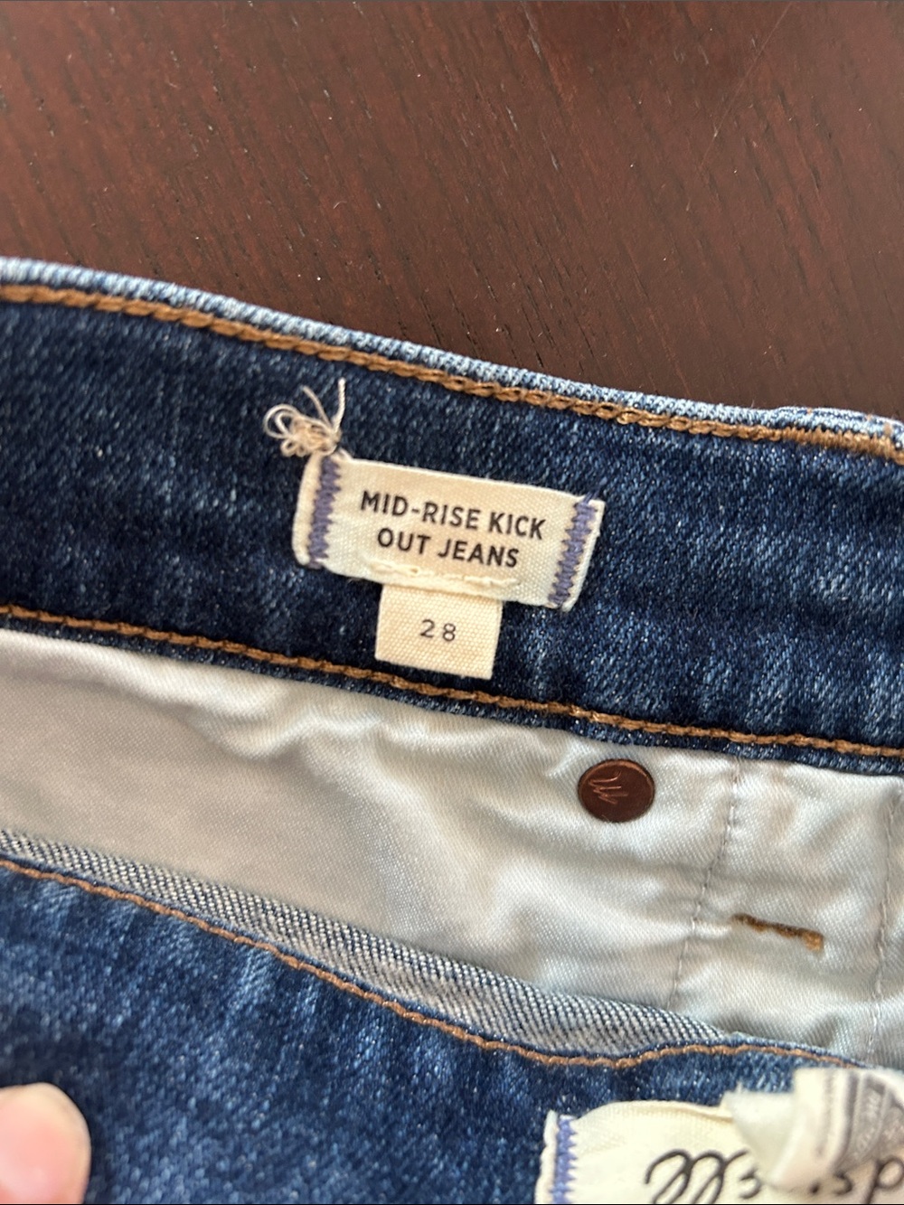 Madewell Women's Kick Out Cropped Jeans in Lenoir Wash - mid-rise - size 28 - Picture 8 of 9